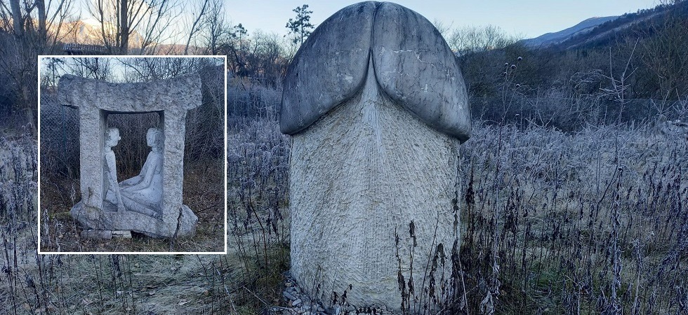 Un gigantesco fallo in pietra ai piedi dei Lavini di Marco (LE FOTO): ecco le sculture abbandonate di Zodiaco 2000